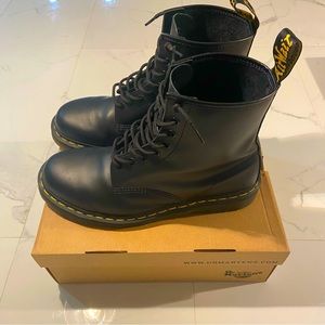 Men’s Doc Martens, 1460 Smooth Leather Lace up Boots